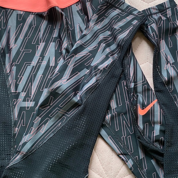 Nike leggings - Picture 2 of 3